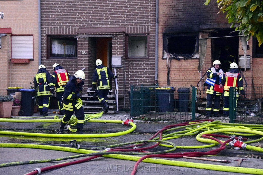 Feuer 2 Vollbrand Reihenhaus Roggendorf Berrischstr P195.JPG - Miklos Laubert